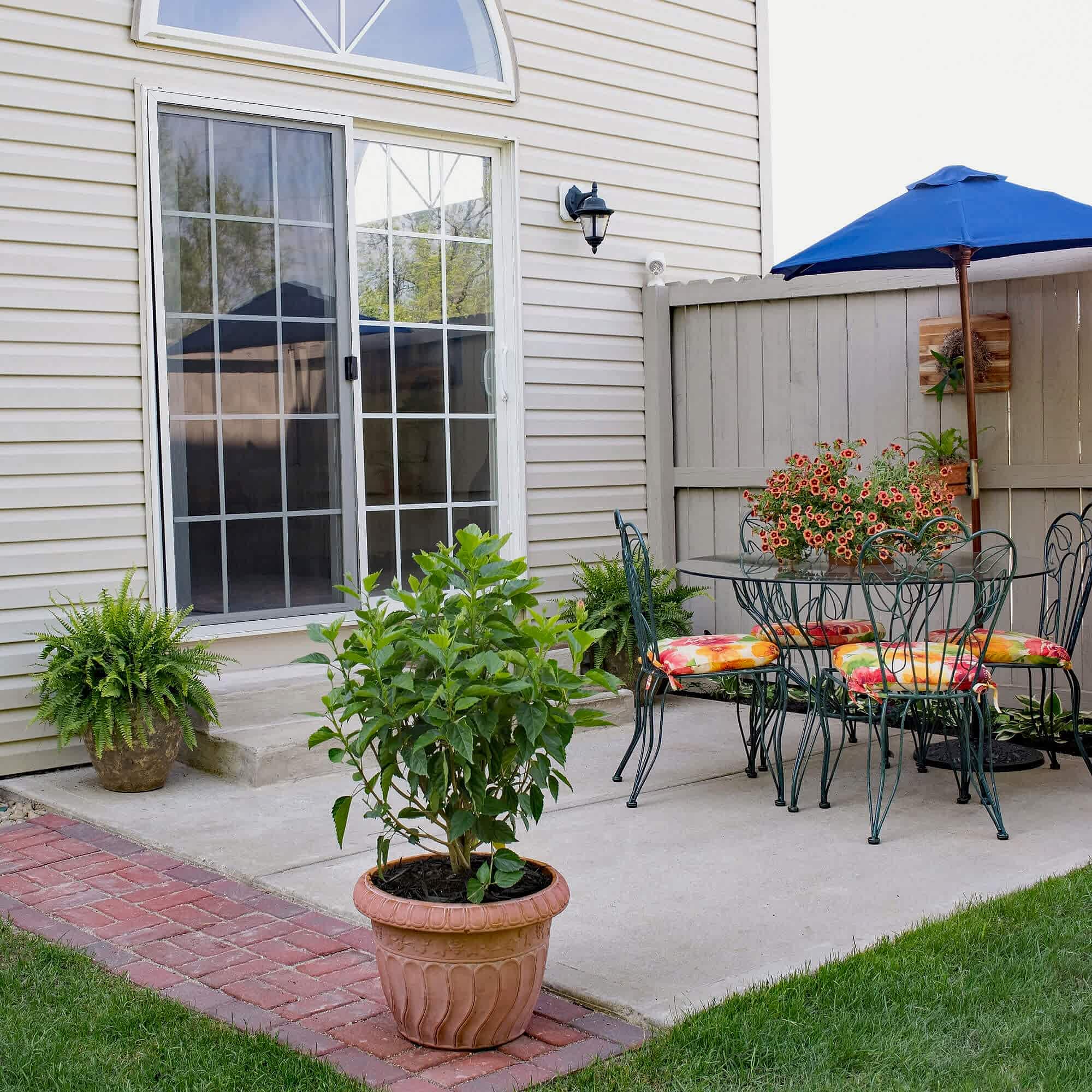 sliding glass door replacement on residential back patio