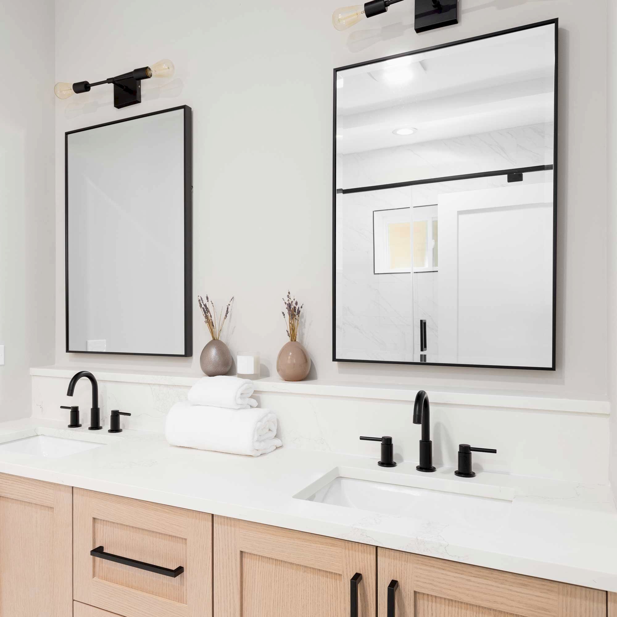 AdobeStock_530181078-square double mirrors over a sink